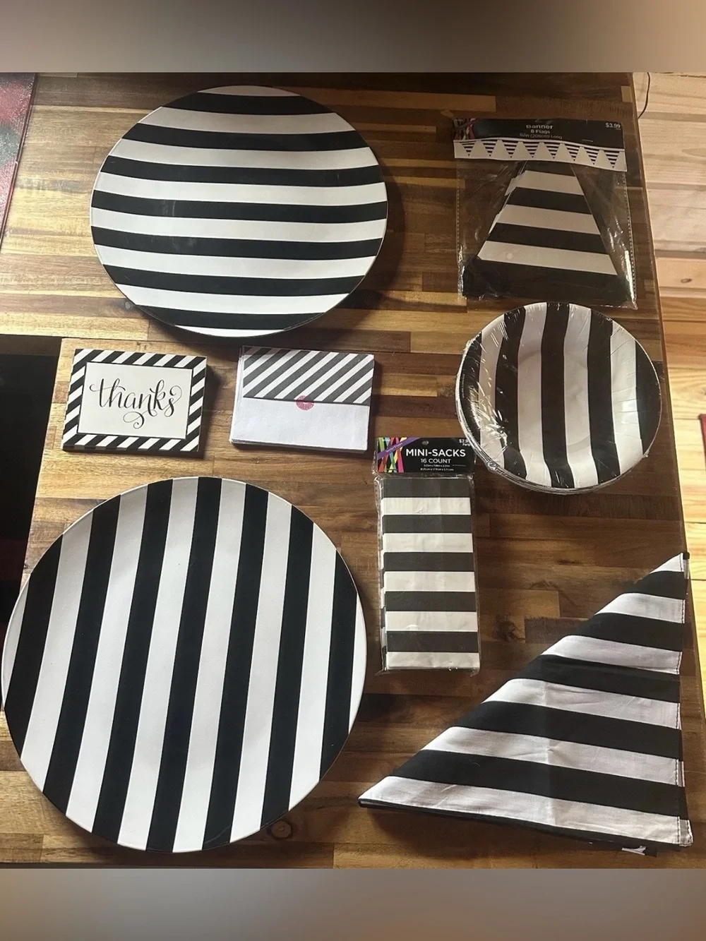 Black and White Striped Party Tableware Set - Classic Stripes